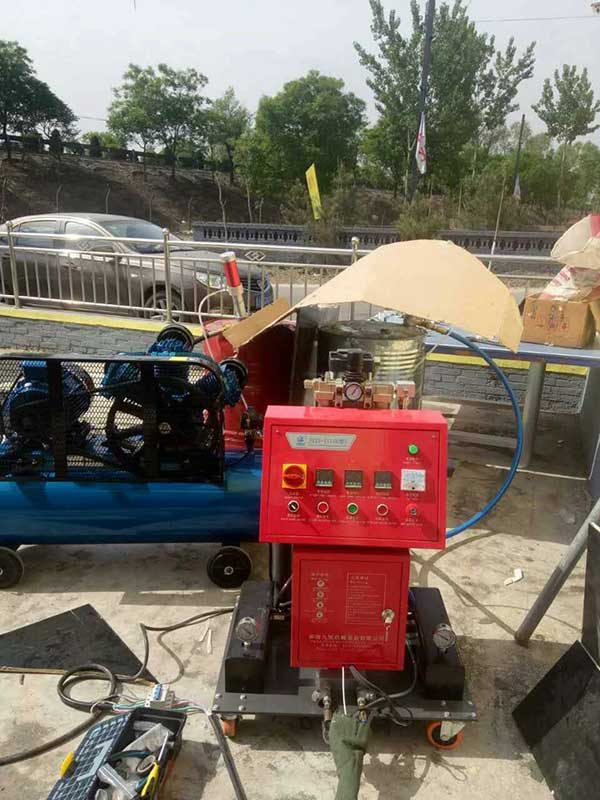 湖北聚氨酯發(fā)泡機(jī) 不銹鋼水箱保溫