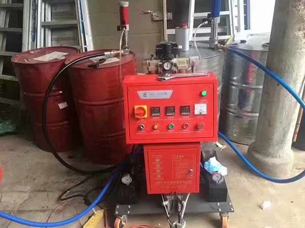 氣動噴涂機(圖2) JNJX-III(E)型氣動噴涂機養(yǎng)殖場保溫施工案例