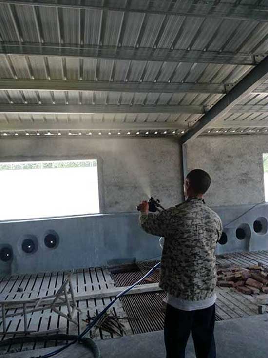 彩鋼瓦頂棚噴聚氨酯(圖1) 養(yǎng)殖場(chǎng)彩鋼瓦頂棚噴聚氨酯