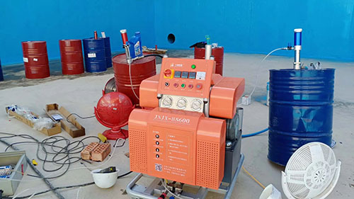 聚脲噴涂需要專業(yè)設備嗎(圖1) H5600專業(yè)聚脲噴涂設備