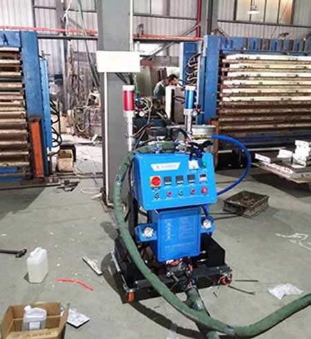 門板填充發(fā)泡模具澆注聚氨酯 Q2600噴涂設(shè)備