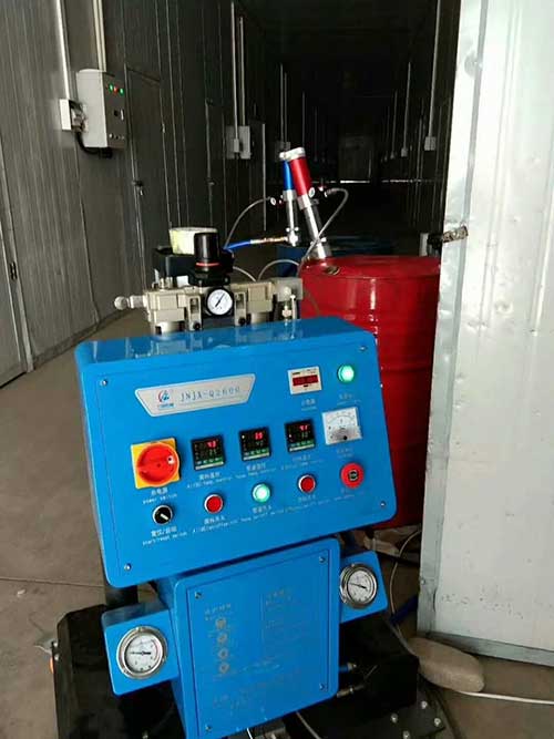 冷庫泡沫噴涂外墻保溫施工機(jī)械(圖1) Q2600冷庫泡沫噴涂外墻保溫施工機(jī)械