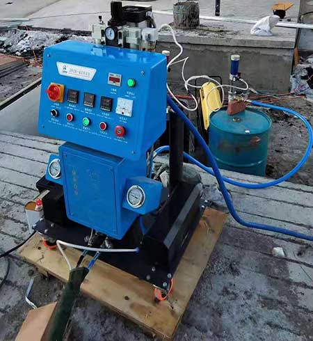 九旭JNJX-Q2600聚氨酯發(fā)泡機