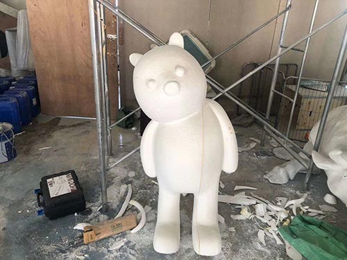 聚脲噴涂到泡沫上增加硬度